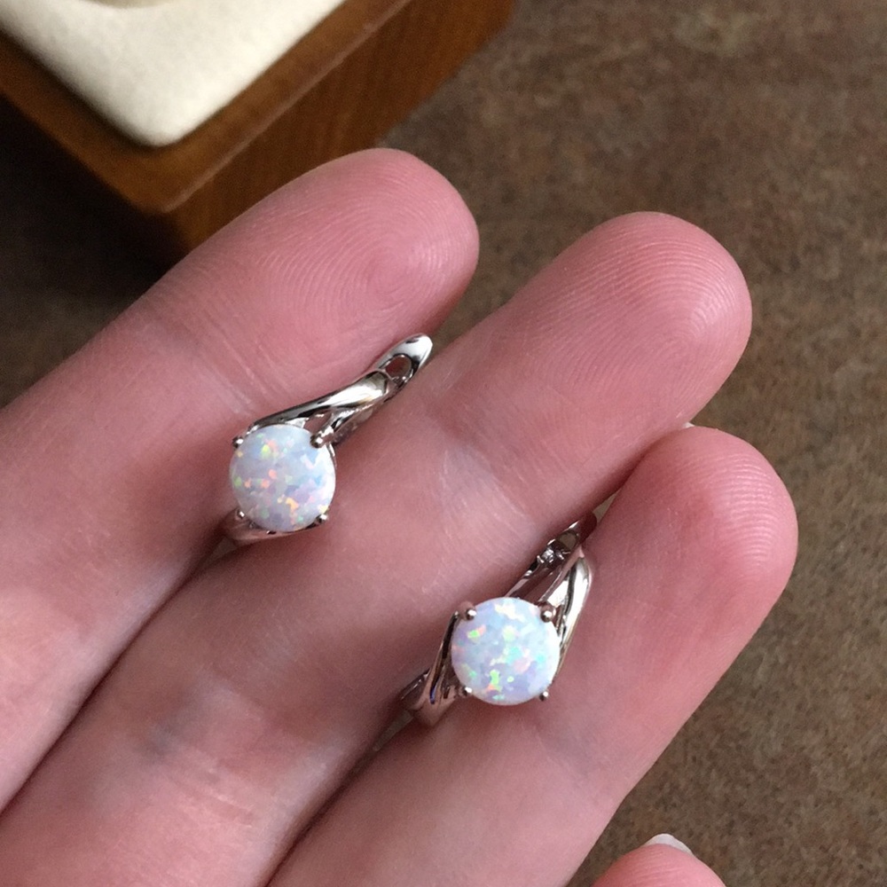 Sterling earring with Opal
